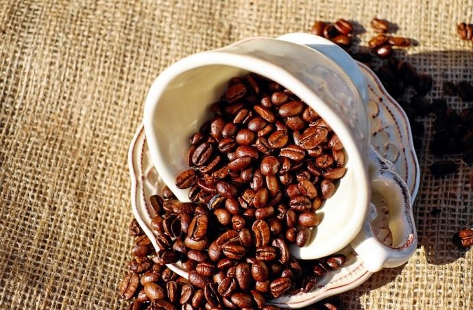 Можно ли пить кофе при геморрое: польза и вред напитка, дозировка и особенности употребления, побочные реакции и важность соблюдения питьевого режима при заболевании
